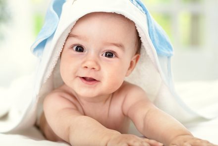 Bain du bébé : toutes les précautions à prendre