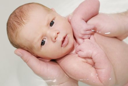 Prenez soin de bébé grâce au bain