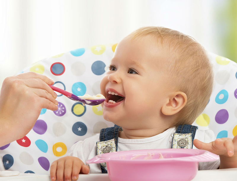 La santé de bébé passe aussi par son alimentation